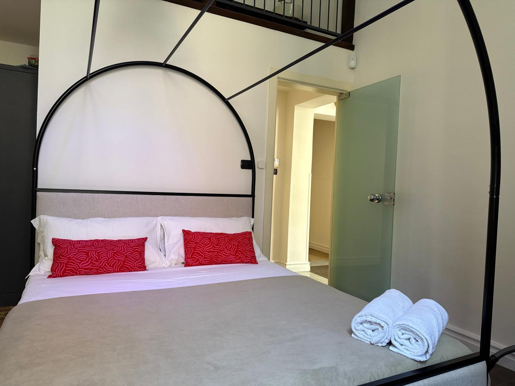 W Like Apartment On Hert Of City Center Катанія Екстер'єр фото